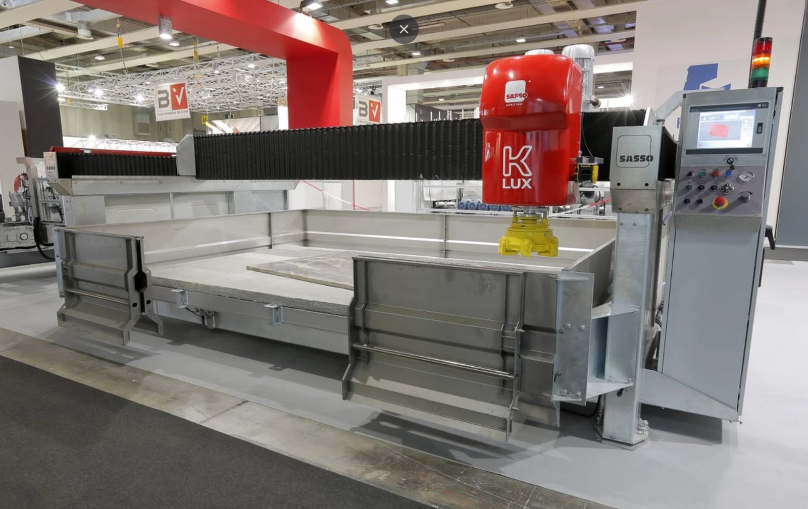 The Sasso K LUX slab finishing line, its red head suspended over the machine bed